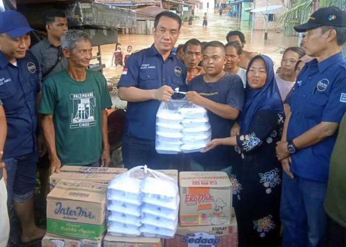 Peduli Bencana Banjir, Anggota DPR RI H Fauzi Amro Kunjungi Serta Berikan Bantuan