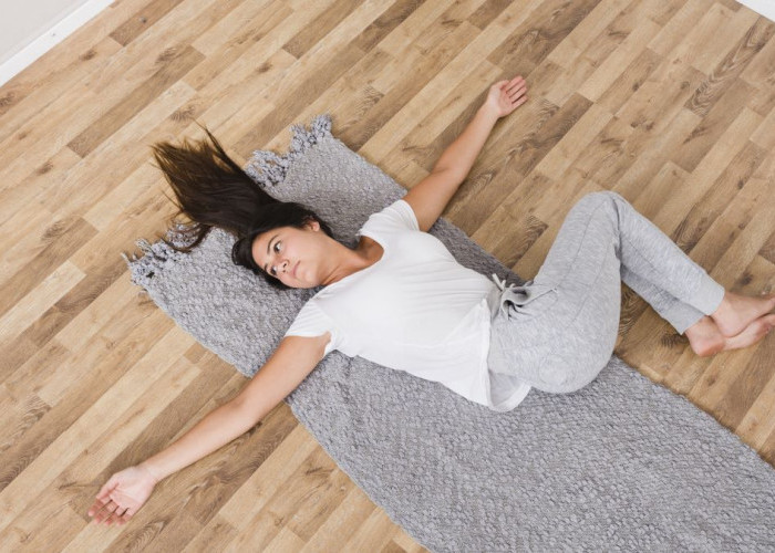 5 Manfaat Tidur di Lantai yang Jarang Orang Ketahui, Bisa Atasi Banyak Masalah Tubuh