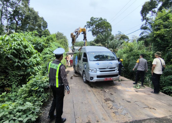 3 Pegawai TVRI Luka, Imbas Mobil Terperosok di Jalur Musi Rawas PALI