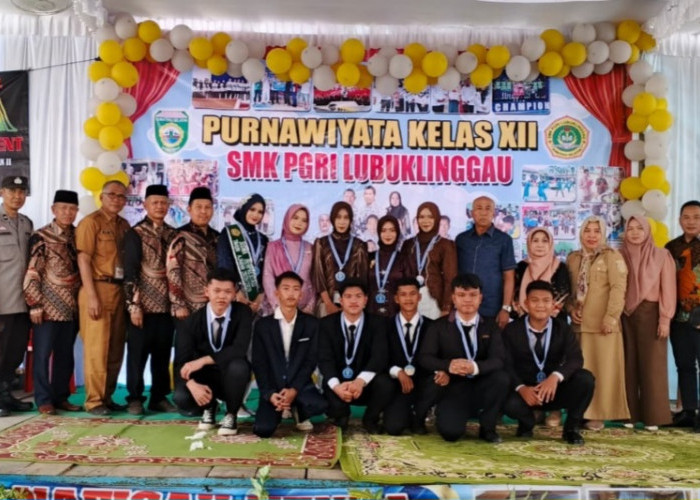 Purnawiyata SMK PGRI Lubuk Linggau Berlangsung Khidmat: Sekolah Doakan Kesuksesan Murid