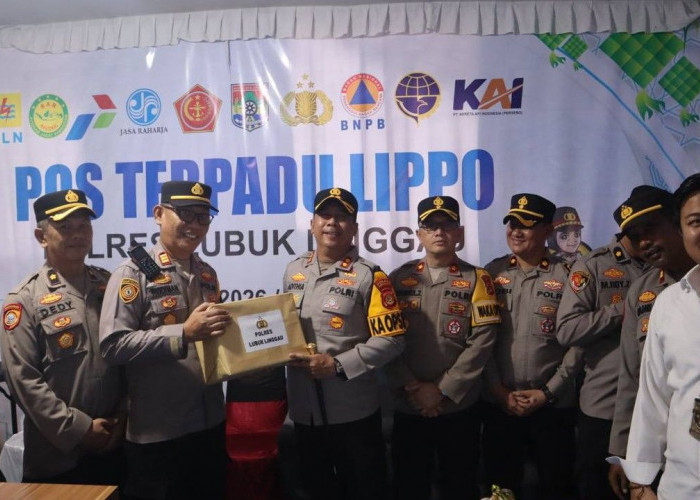 Kapolres Lubuk Linggau Berikan Bingkisan ke Petugas Operasi Ketupat Musi 2026