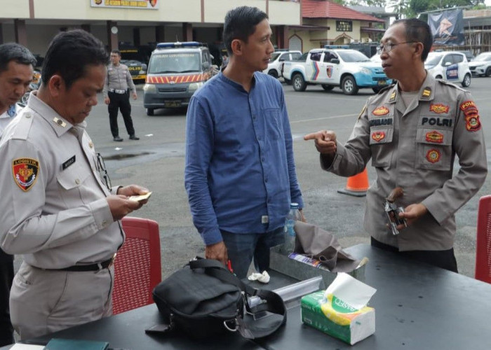 Jelang Nataru, Senjata Api Anggota Polres Lubuk Linggau Diperiksa Kesiapannya Tim Polda Sumatera Selatan