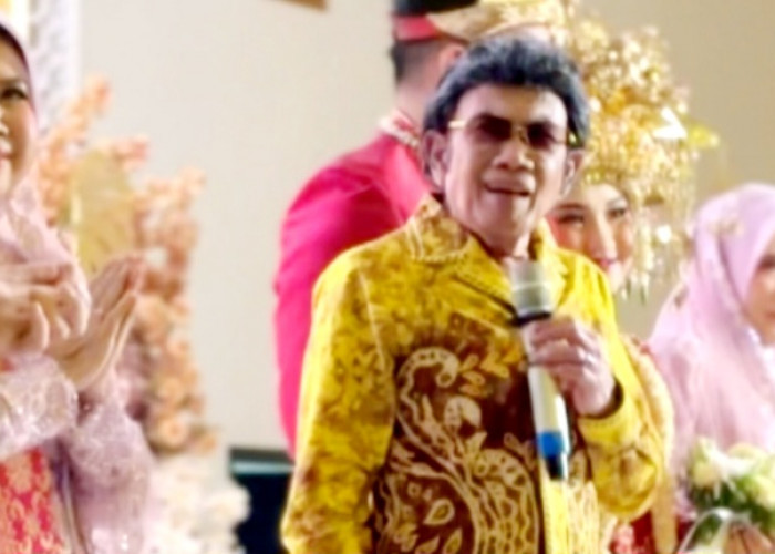 Rhoma Irama Obati Kerinduan Fans di Lubuk Linggau, Bawakan 2 Lagu Pada Resepsi Pernikahan Anak Sahabatnya