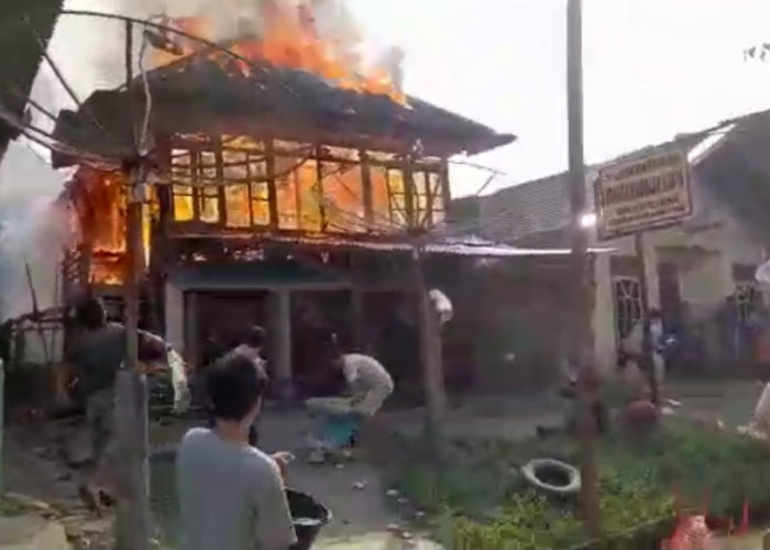 Rumah Panggung di Muratara Terbakar,, Penghuni Rumah Histeris 