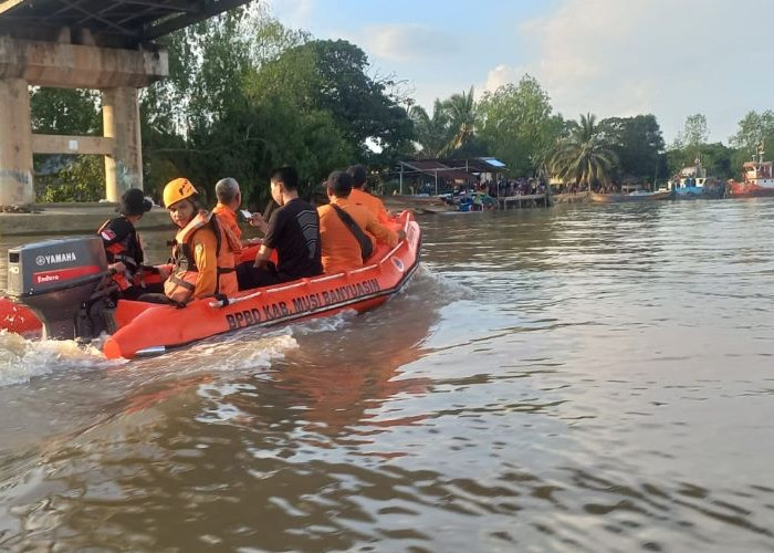 2 Korban Belum Ditemukan dalam Tragedi Tongkang Batu Bara Tabrak Jembatan Lalan Muba