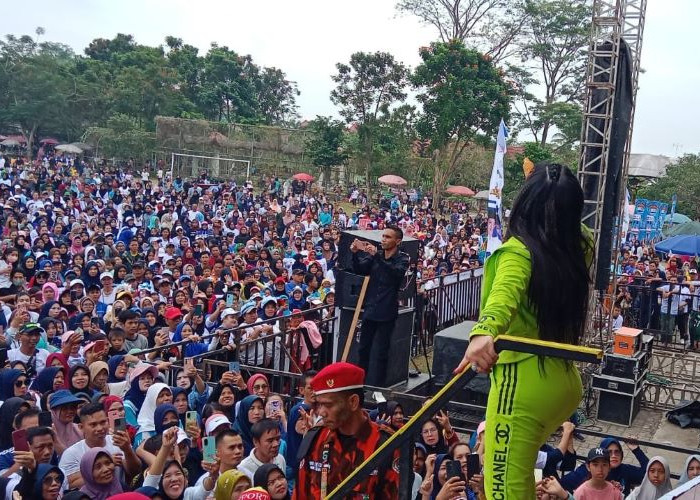 Membludak, Senam HDCU Bersama Yoppy Karim dan H Rustam Effendi di TOS Lubuk Linggau