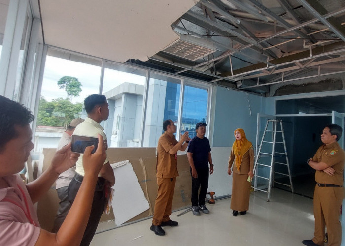 Rusak Akibat Bencana, Dinas PUCK-TRP Musi Rawas Evaluasi dan Perbaiki Kerusakan Plafon RSUD dr Sobirin