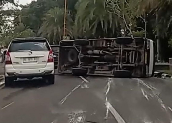 Minibus Pondok Tahfidz Terbalik di Sekayu Sumatera Selatan, Gegara Motor Begini Jadinya