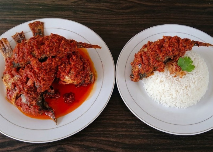 RM Ummi Bunga Lubuk Linggau Hadirkan Menu Nila Bumbu Bali: Rasanya Pedas Kaya Rempah
