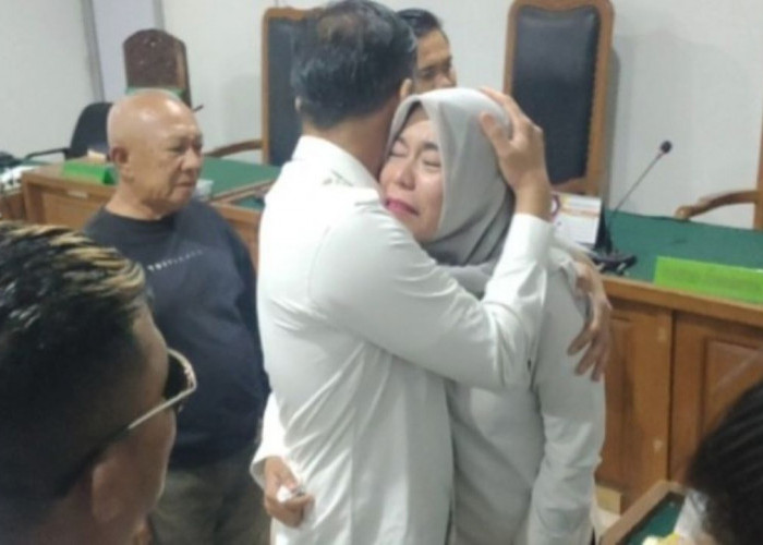 Korupsi PMI, Mantan Wakil Wali Kota Palembang dan Suami Divonis 7,5 Tahun, Keluarga Histeris