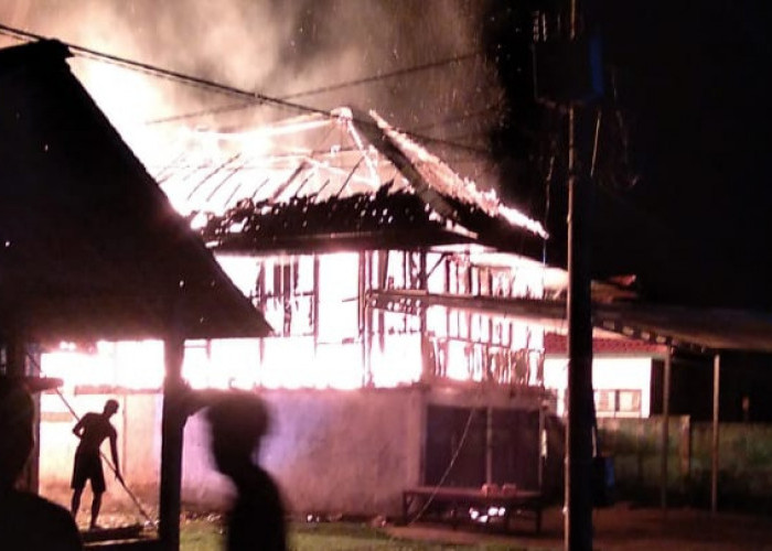 Jelang Subuh Rumah di Rawas Ulu Muratara Terbakar, Kerugian Capai Setengah Miliar