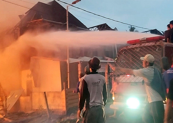 12 Rumah Hangus Terbakar di Desa Landur Empat Lawang, Kerugian Capai Rp 4 Miliar