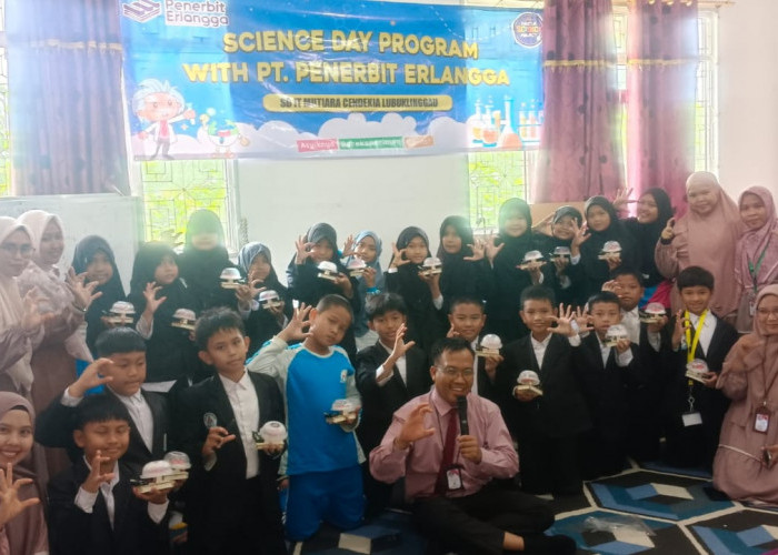 SDIT Mutiara Cendekia Lubuk Linggau Bereksperimen Science Day Program Bersama PT Penerbit Erlangga