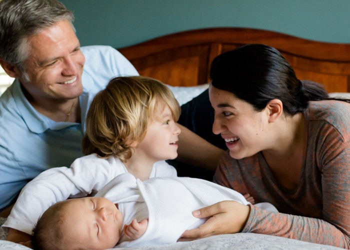Pentingnya Deep Talk dengan Anak Sebelum Tidur, Manfaatnya Luar Biasa, Orang Tua Wajib Tahu!