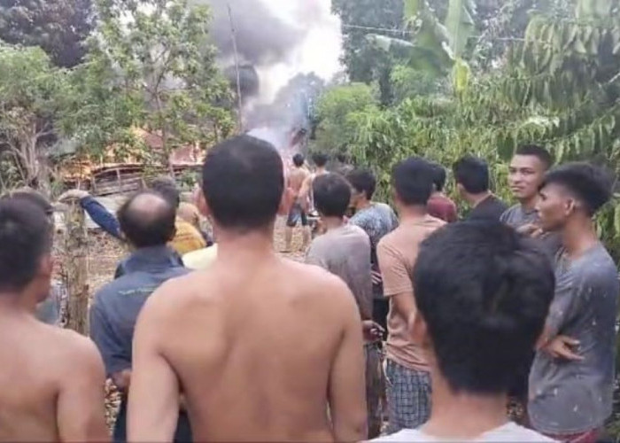 BREAKING NEWS: Gudang Mesin Giling Padi Milik Orang Tua Sekcam di Lubuk Linggau Terbakar