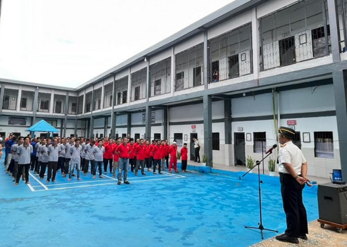 Kalapas Lubuk Linggau Ajak Warga Binaan Tingkatkan Rasa Syukur dan Kedisiplinan Melalui Apel Kebangsaan