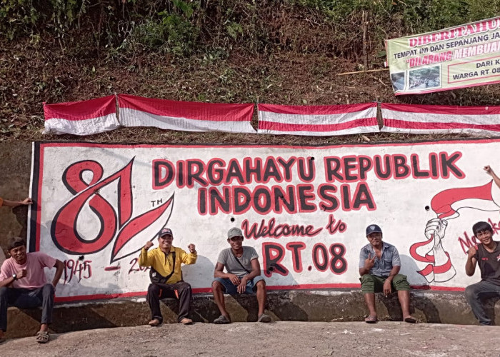 Semarak HUT ke-81 RI, Warga RT 8 Sukajadi Lubuk Linggau Gotong Royong Cat Jembatan Merah Putih
