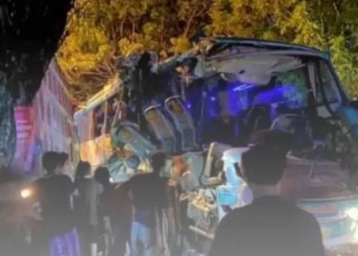 Pilu, 5 Korban Tewas Kecelakaan Maut Bus vs Truk Tronton di Gresik Dimakamkan 1 Liang Lahad