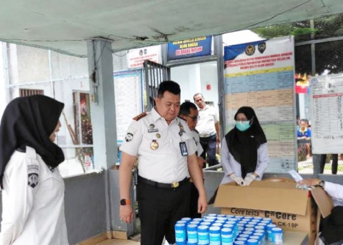 Kalapas Narkotika Muara Beliti Awasi Langsung Tes Urine WBP, Perkuat Komitmen Zero Narkoba