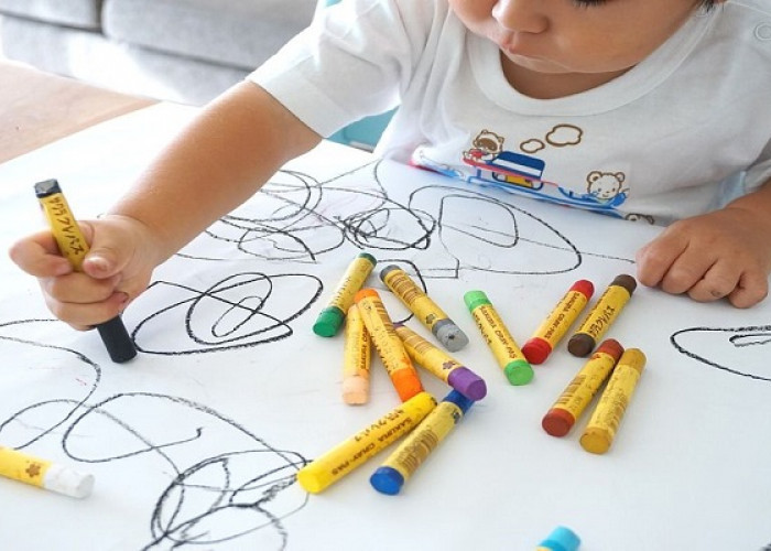 Ini 4 Manfaat Latih Anak Menggambar dan Mewarnai Sejak Dini