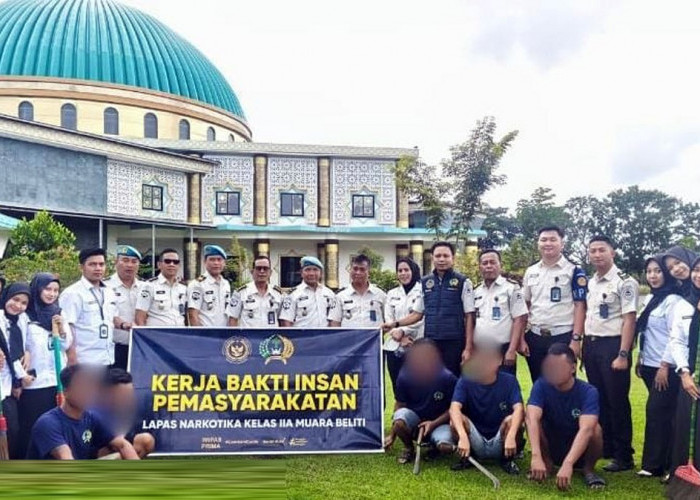 Peduli Lingkungan Ibadah, Lapas Narkotika Muara Beliti Turun Langsung Bersihkan Masjid