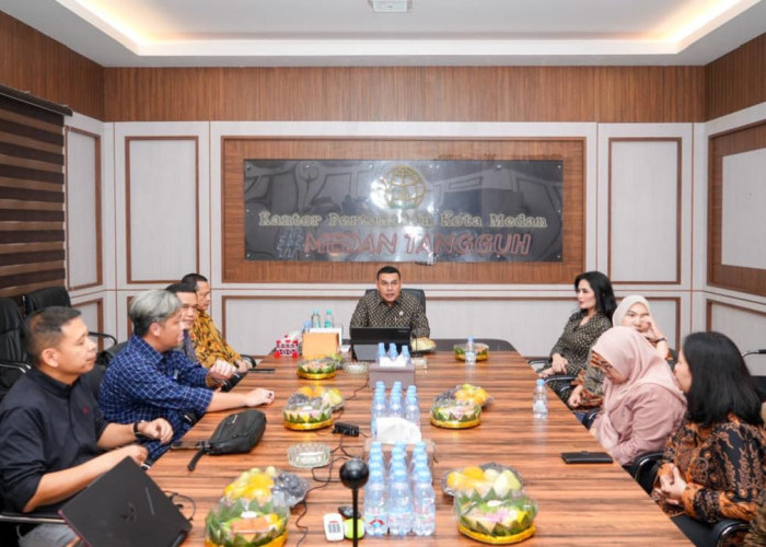 Kunjungi Dua Kantah di Sumut, Wamen Ossy Monitoring Kesiapan WBBM hingga Serahkan Sertipikat kepada Masyarakat