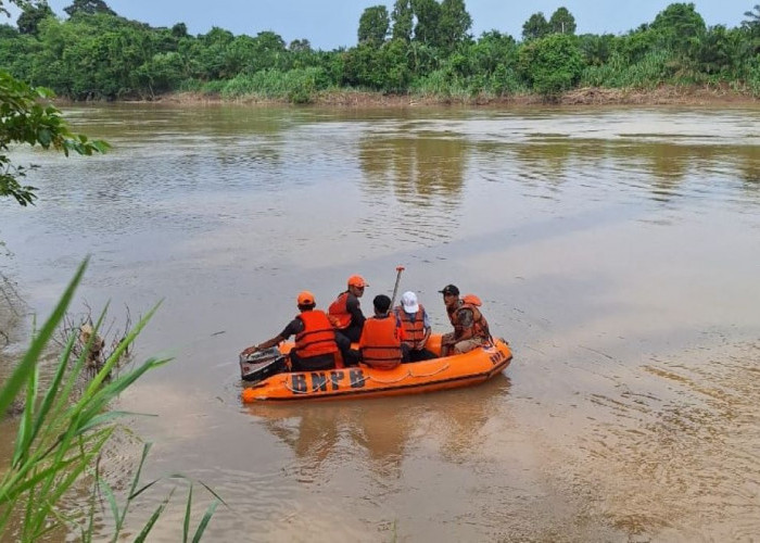 Seseorang di Muara Lakitan Musi Rawas Halunisasi, Terjun ke Sungai Musi, Belum Ditemukan