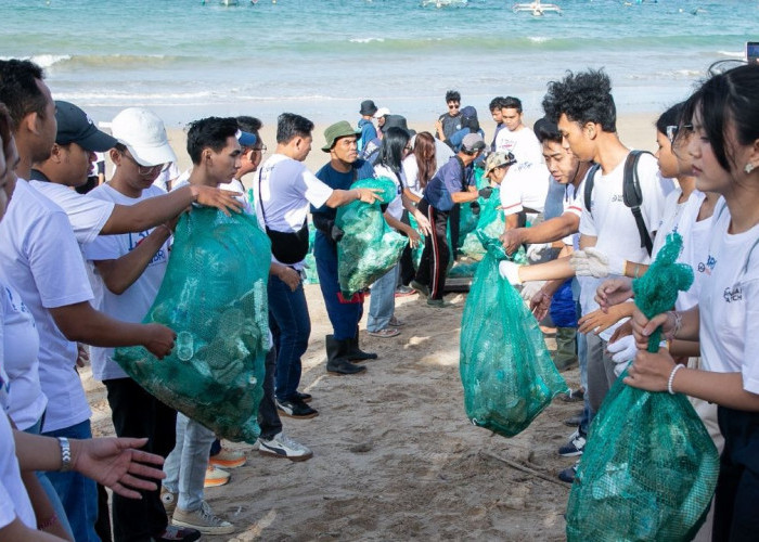 Dukung Gerakan Indonesia ASRI, BRI Peduli Ajak Masyarakat Bersih Pantai untuk Lingkungan Berkelanjutan di Bali