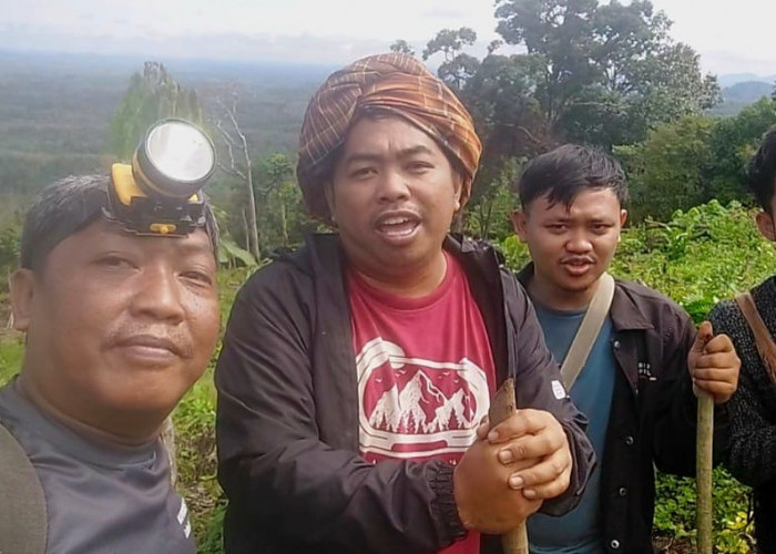 Berburu Durian di Bukit Kemiri Musi Rawas, Nikmati Pesona Alam Desa Taba Remanik dari Atas, Turun Lebih Cepat