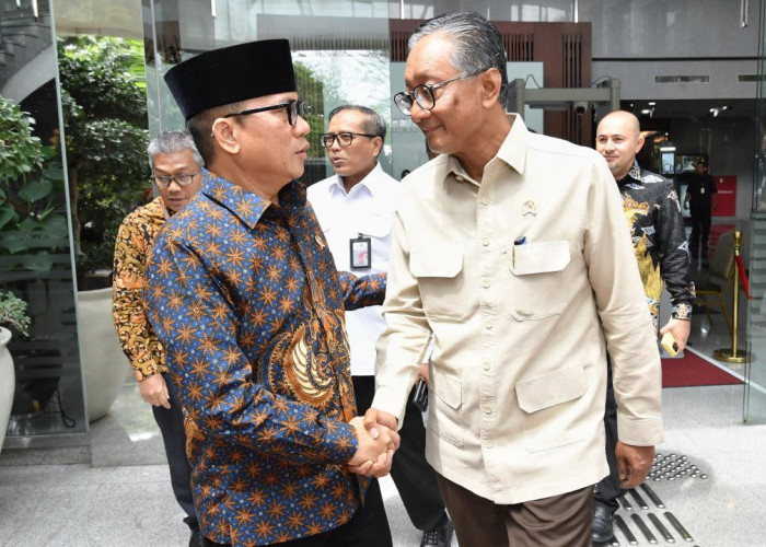 Tuntaskan Jalan Rusak di Desa-Desa Tertinggal, Mendes Bersama Menteri PU Buat MoU