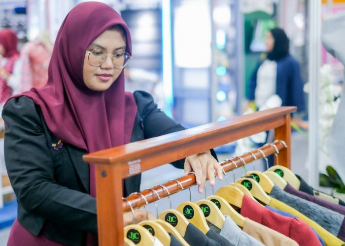 LinkUMKM BRI Dorong Pengusaha Perempuan Naik Kelas, JJC Rumah Jahit Kembangkan Fesyen Wastra Eksklusif
