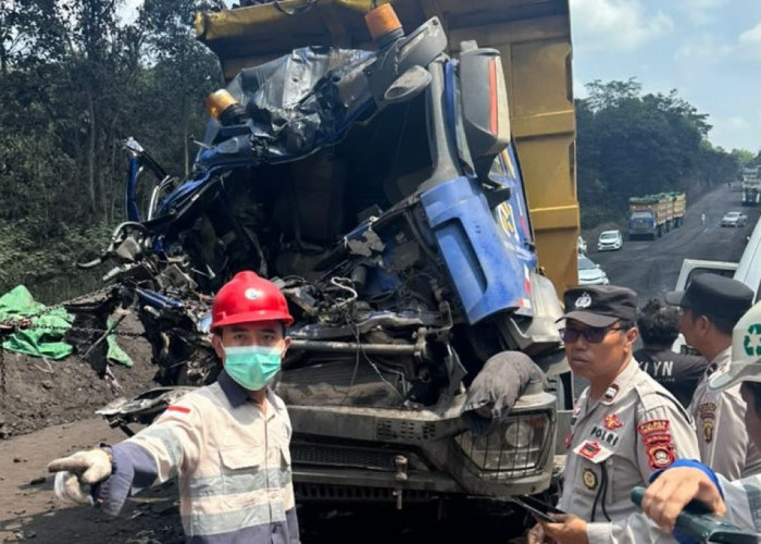 Debu Tebal Halangi Pandangan, Diduga Penyebab Tabrakan Truk Batu Bara di Muratara, 1 Korban Tewas