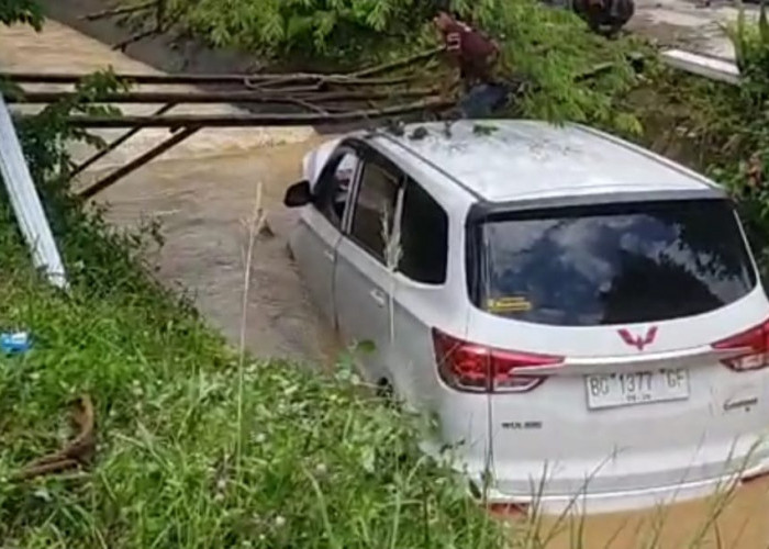 Mobil Wuling Masuk Irigasi di Musi Rawas, Ini Penyebabnya 
