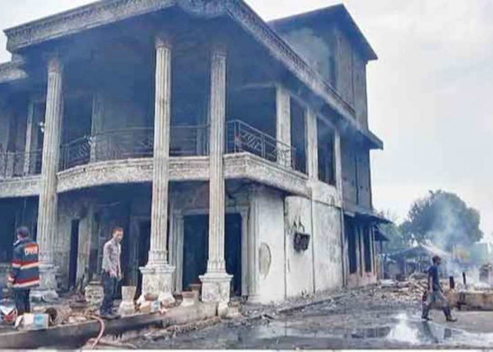 Tempat Timbun Solar yang Terbakar di Palembang, Rumah Megah Oknum Polisi