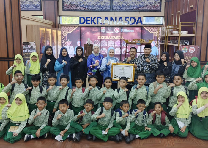 Belajar ke Dekranasda, MIT Ummi Lubuk Linggau Kenalkan Produk Unggulan Daerah pada Siswa