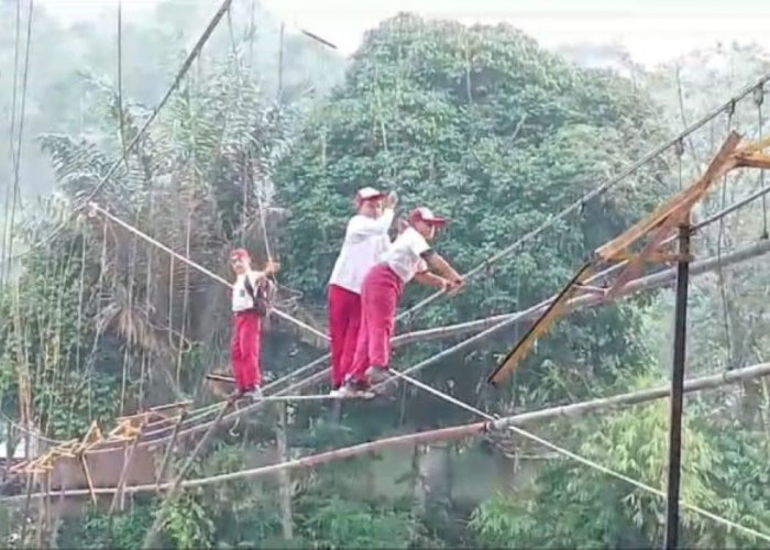 Pelajar di Sosokan Muratara Harus Meniti Kawat untuk Sekolah, ini Penampakannya