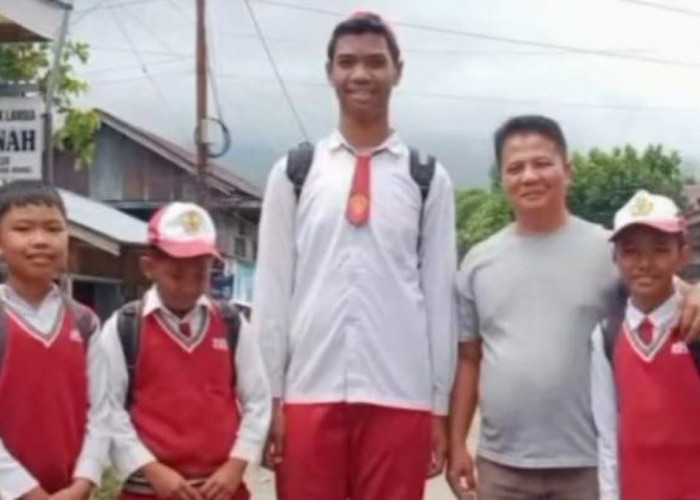 Viral, Anak Kelas 6 SD di Kerinci Jambi Disebut Tertinggi Di Dunia Memiliki Tinggi 2 Meter, ini Cita-Citanya