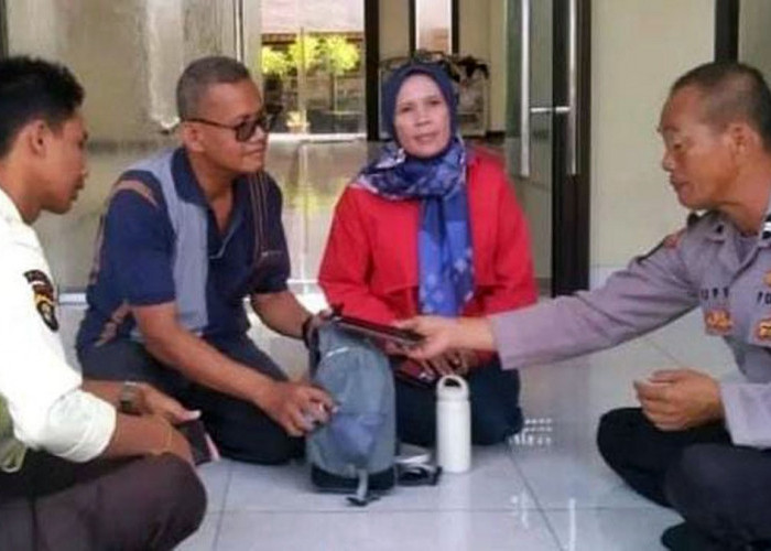 Panen Pujian, Polisi Lamteng Kembalikan Tas Pemudik Berisi Rp100 Juta Asal Belitang Sumatera Selatan