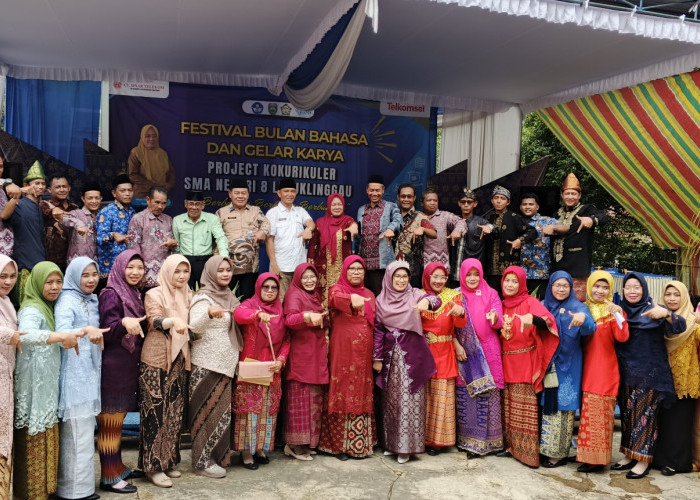 Hebat, SMA Negeri 8 Lubuk Linggau Sukses Gelar Festival Bulan Bahasa dan Gelar Karya: Siswa Penuh Kreativitas