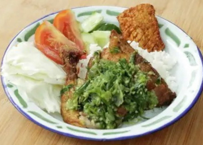 Resep Ayam Penyet Cabe Ijo, Ide Lauk Makan Siang Bersama Keluarga