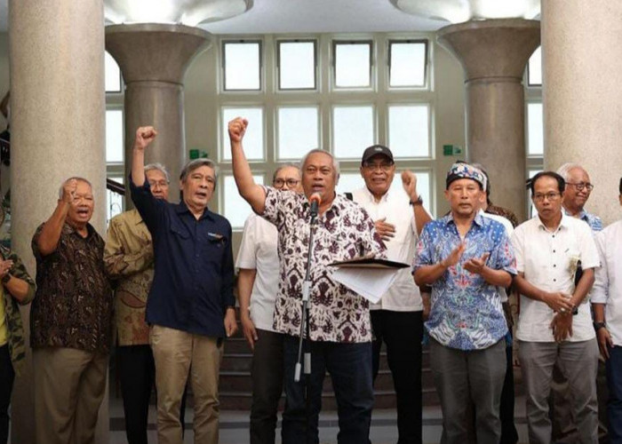 Dosen, Guru Besar Hingga Alumni UGM Buat Petisi Kritik Jokowi Agar Kembali ke Koridor Demokrasi Lagi