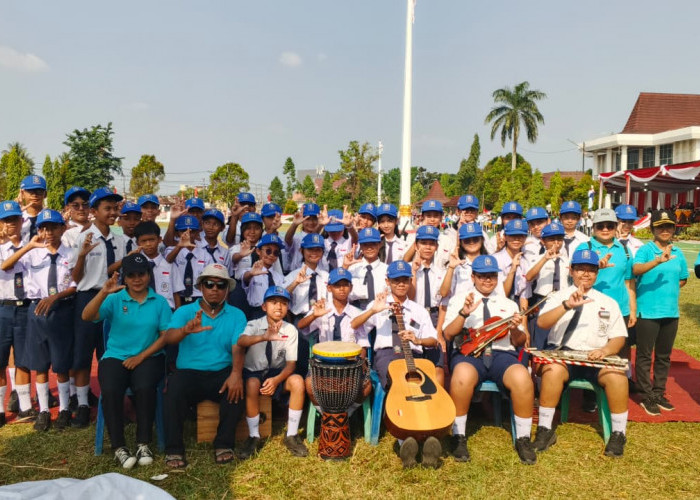 Keren, Padus SMP Xaverius Lubuk Linggau Dipercaya Tampil Aubade HUT ke-81 RI Tampilkan Berbagai Lagu Nasional