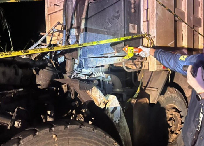 2 Dump Truk Batu Bara di Musi Rawas Utara Tabrakan, 1 Korban Tewas Terbakar 