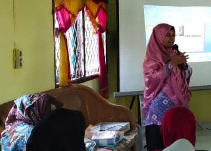 Dosen Poltekkes Kemenkes Palembang Bekali Masyarakat Desa Air Satan dengan ASI Eksklusif dan Pijat Oksitosin