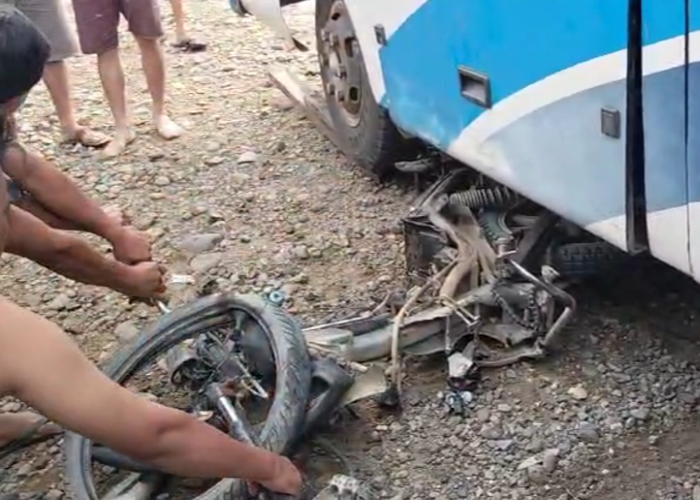 Motor Jambrong Masuk ke Bawah Bus Damri, Tabrakan di Jalinsum Selangit Musi Rawas