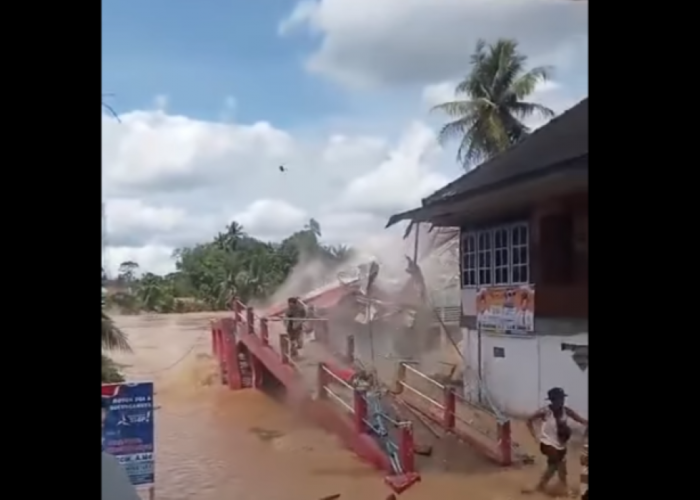 Bantuan Belum Datang, Korban Banjir Muratara Ancam Portal Jalinsum, Bupati: Kades dan Camat Buka Dapur Umum