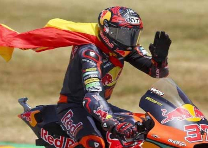 Hasil Balap Moto2 Valencia: Pedro Acosta Menang, Augusto Fernandez Juara Dunia