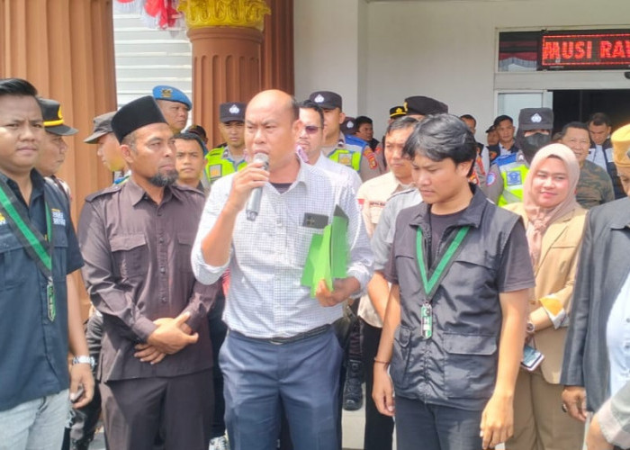 DPRD Musi Rawas Didemo Mahasiswa, Firdaus Cik Olah: Kita Komitmen Dukung Aspirasi Rakyat