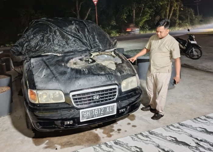 Usai Wisata Bersama Keluarga, Mobil Terbakar di Depan Hotel QR Lubuk Linggau