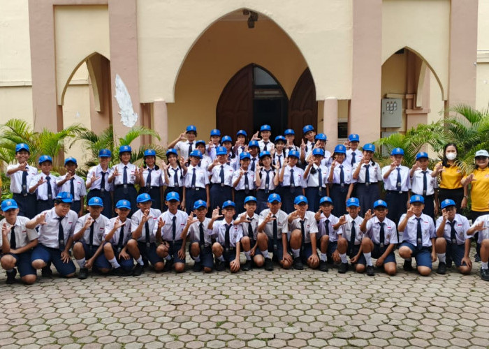 SMP Xaverius Lubuk Linggau Tampil Kompak Meriahkan Gerak Jalan HUT RI 2026, Sekolah Beri Dukungan Penuh